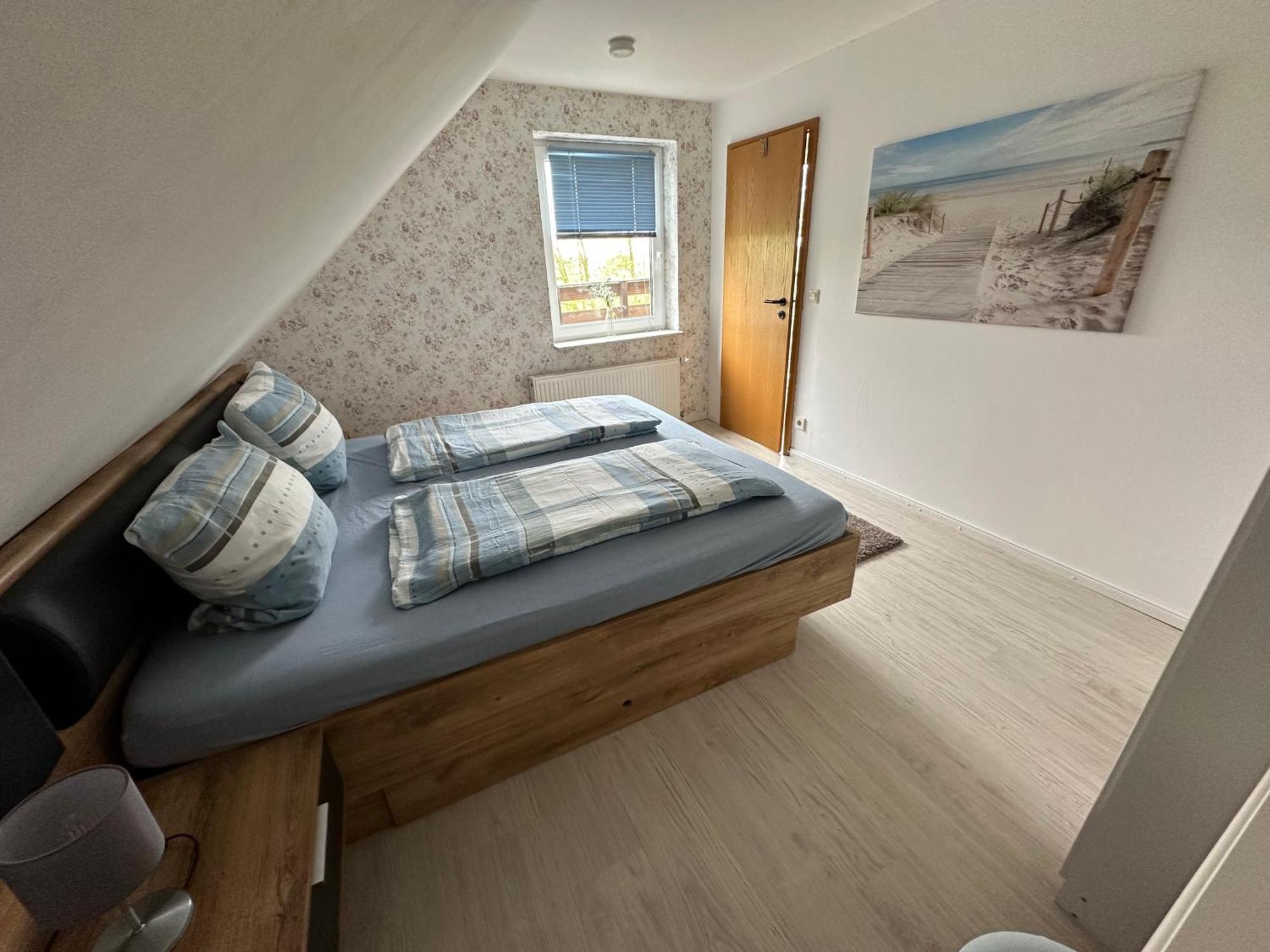 Rosenhaus Esens - Wohnung Backbord Esterno foto
