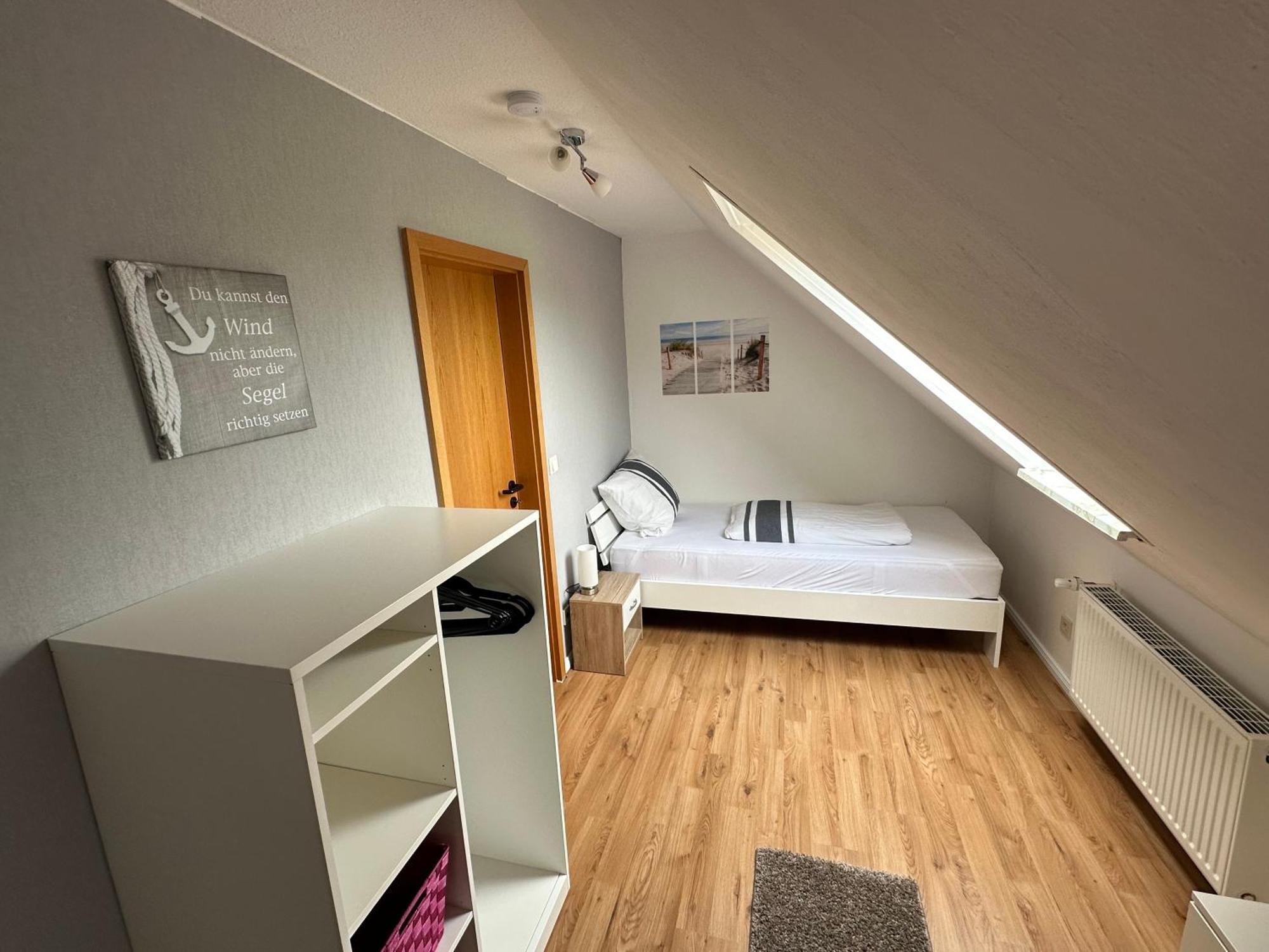 Rosenhaus Esens - Wohnung Backbord Esterno foto