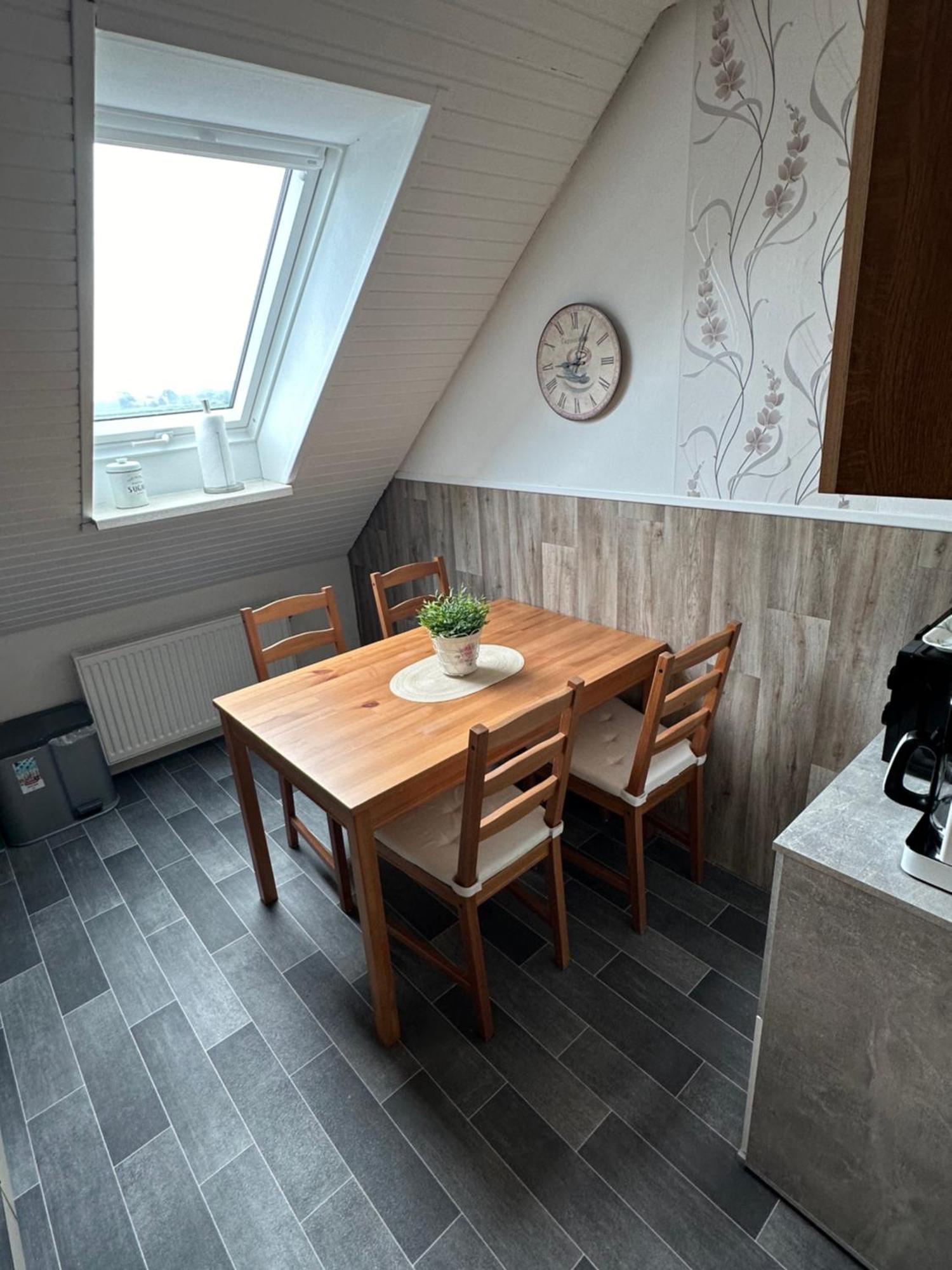 Rosenhaus Esens - Wohnung Backbord Esterno foto