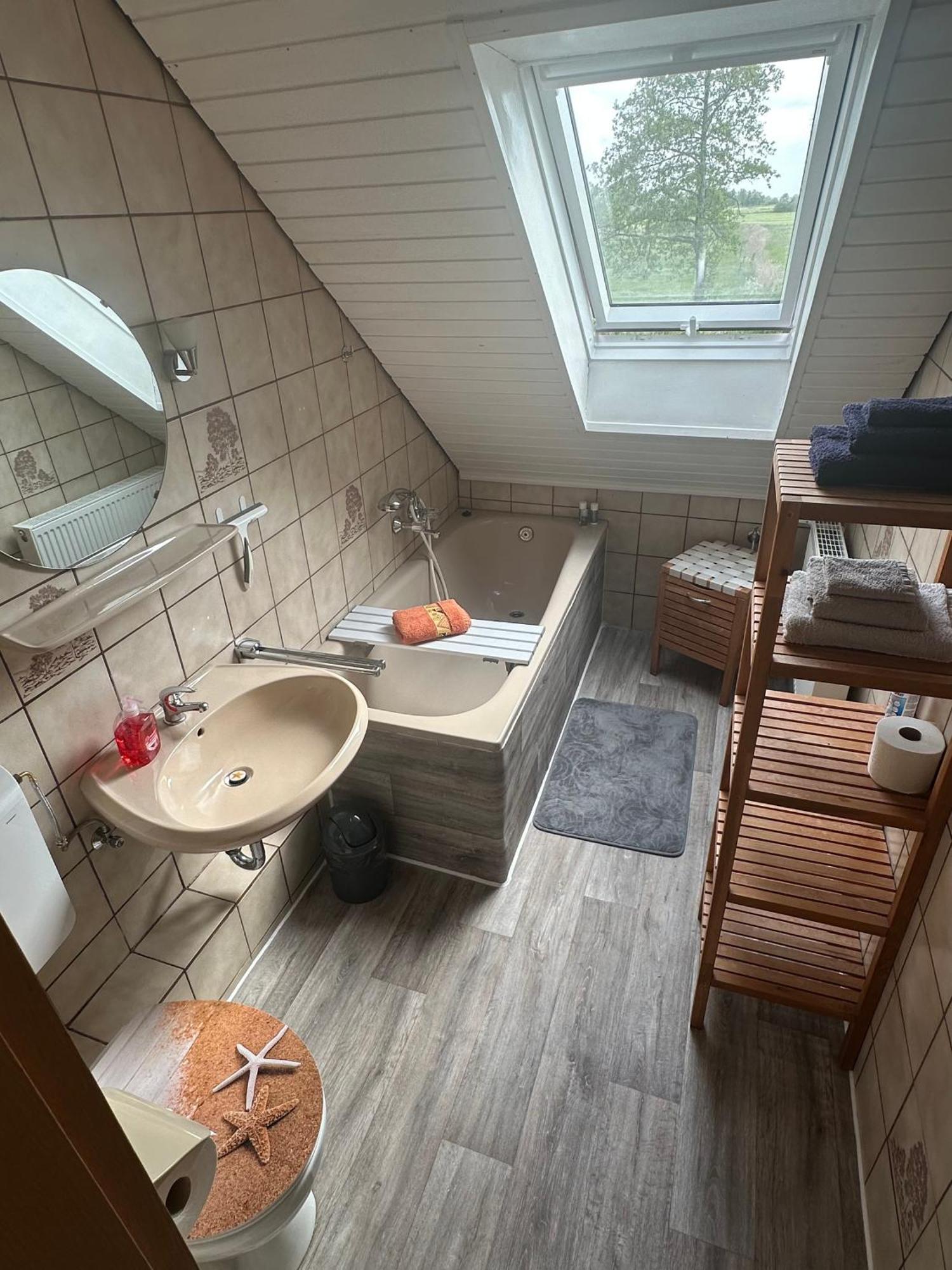 Rosenhaus Esens - Wohnung Backbord Esterno foto